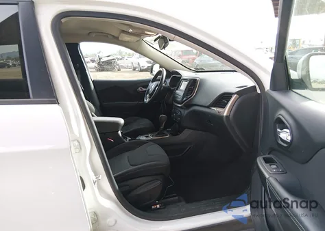 2016 Jeep Cherokee Altitude z USA, uszkodzony, nr VIN 1C4PJMCS2GW210624